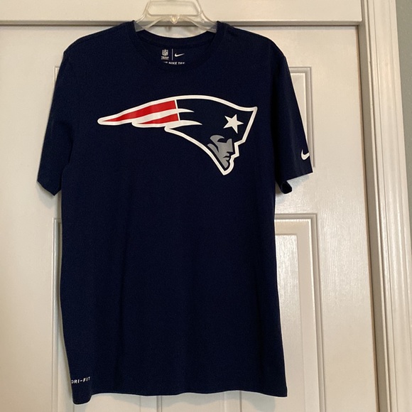 Bundle of Patriots Tee Shirts - Like New - Picture 2 of 8